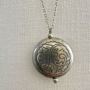 Silver tone vintage circle pendant necklace